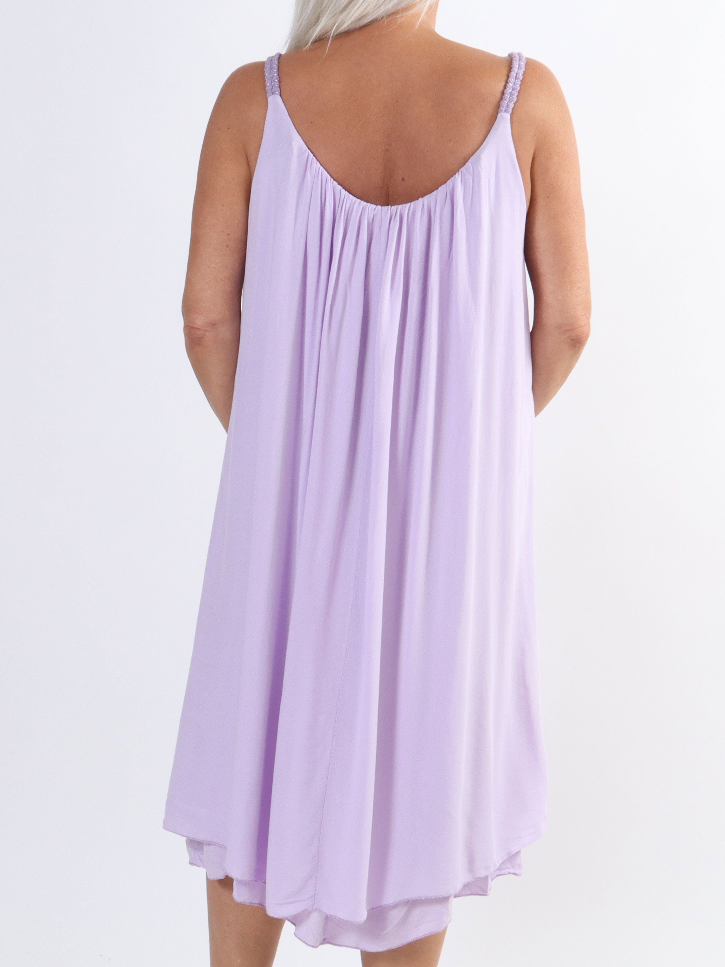 Asia Dress - Söt viskosklänning i plus size med flätade axelband